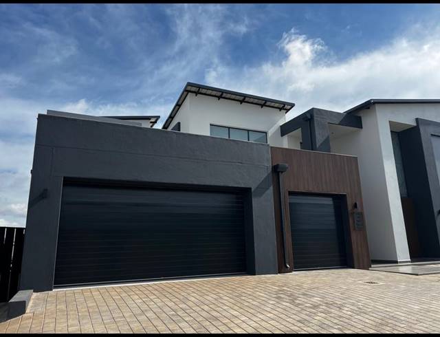 5 BEDROOM HOUSE FOR SALE IN MIDSTREAM HEIGHTS